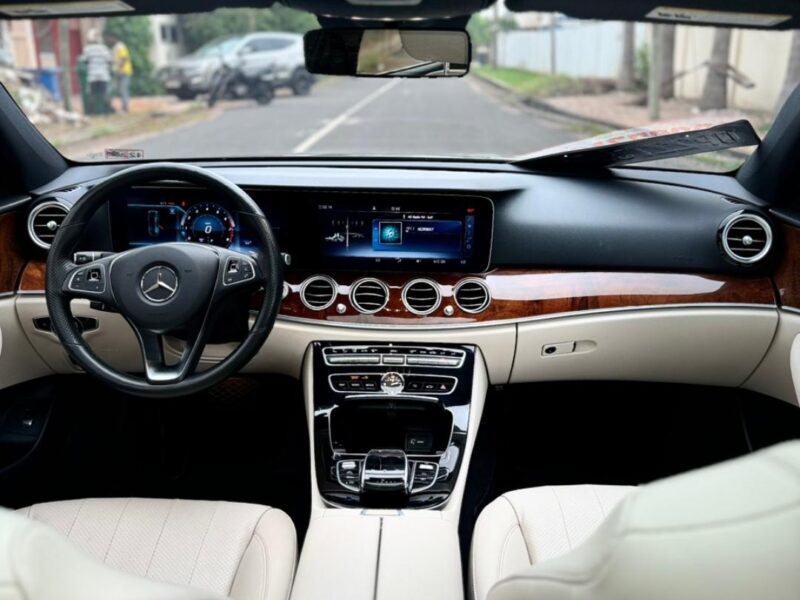 Mercedes Benz E300 4Matic'18
